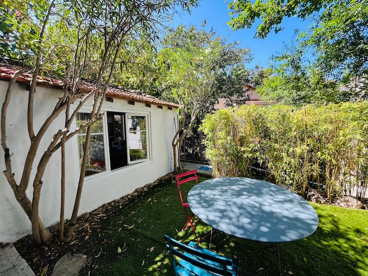 Petite Maison Cachée Dans Les Arbres à Marseille. - Marseille