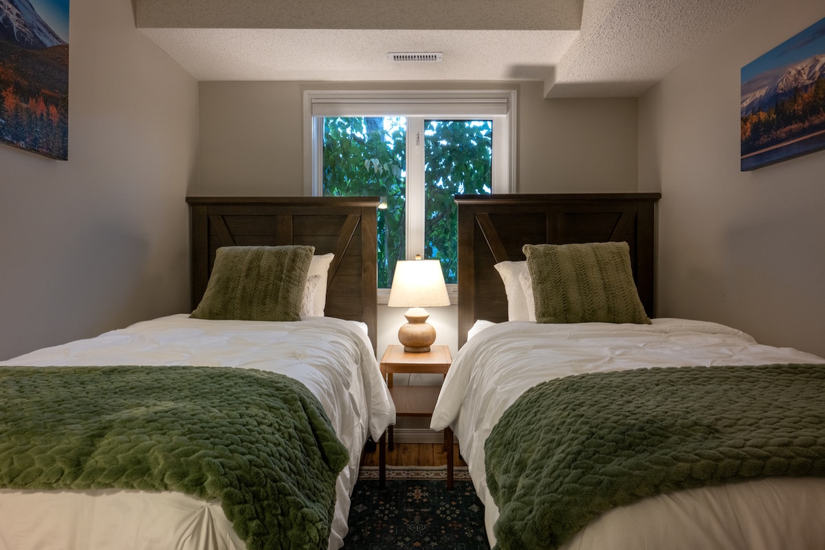 Cozy & Walkable Retreat