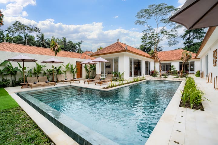 Amanda Ayunda: Family Private 9br - Pool & View - Australie