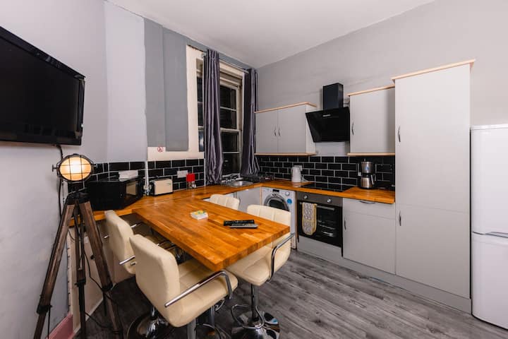 Central And Charming 4 Bdrm Edinburgh Apartment - Edinburgh