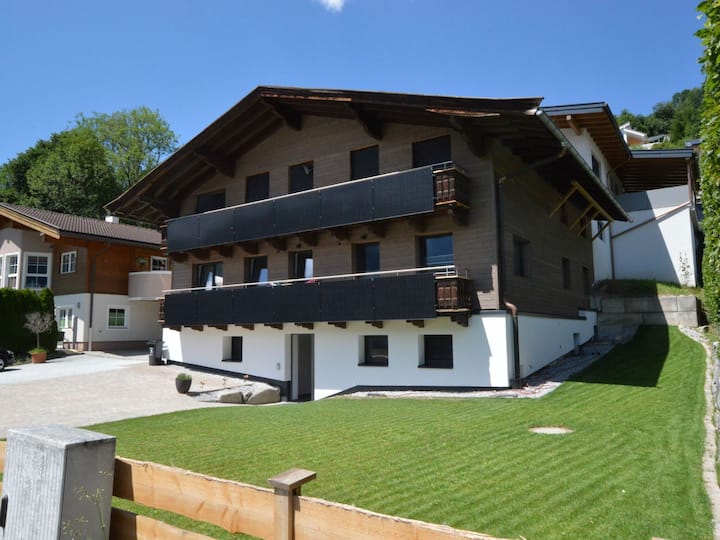 Moderne Et Spacieuse Face à L'étang De Loisirs. - Uttendorf