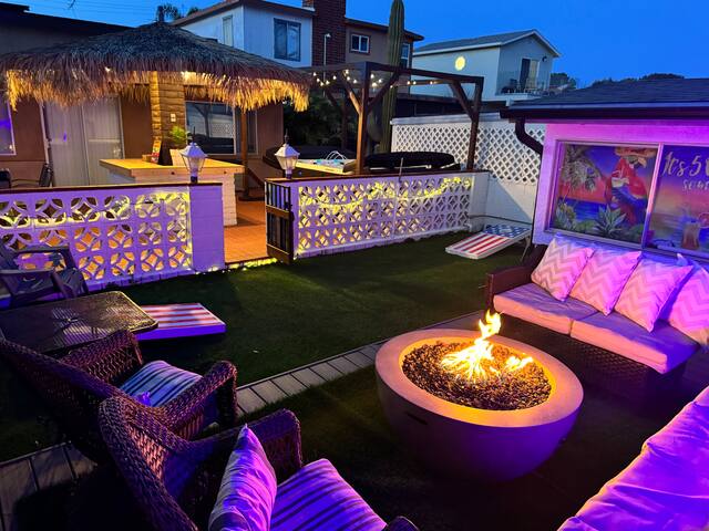 4 Bd 3 Ba Hot Tub Fire pit 2 units 4 car parking