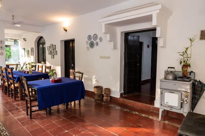 Dining area image 1
