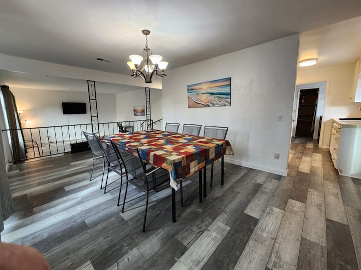 4 Bedrooms  Patio & Bbq  Parking For 15+ Cars - San Diego, CA