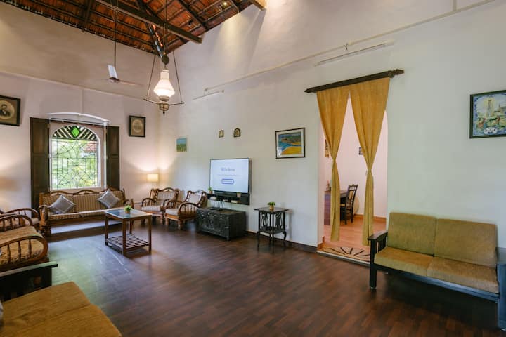 Living room image 6