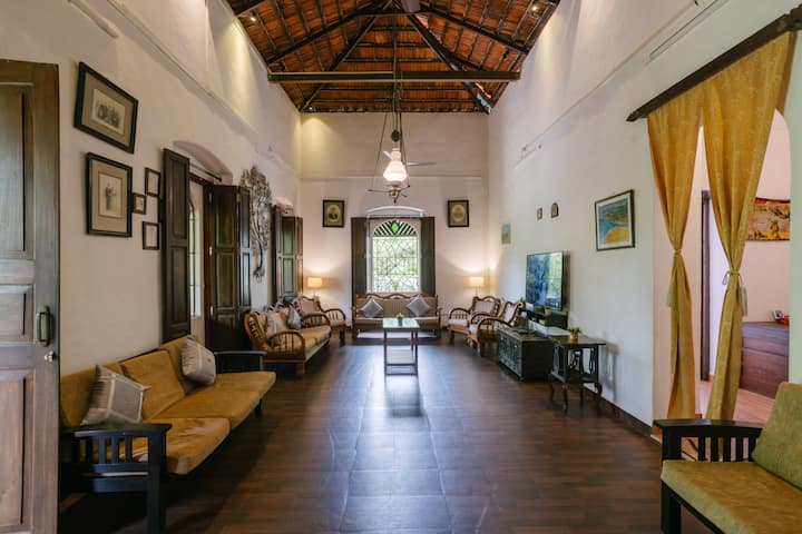 Living room image 7