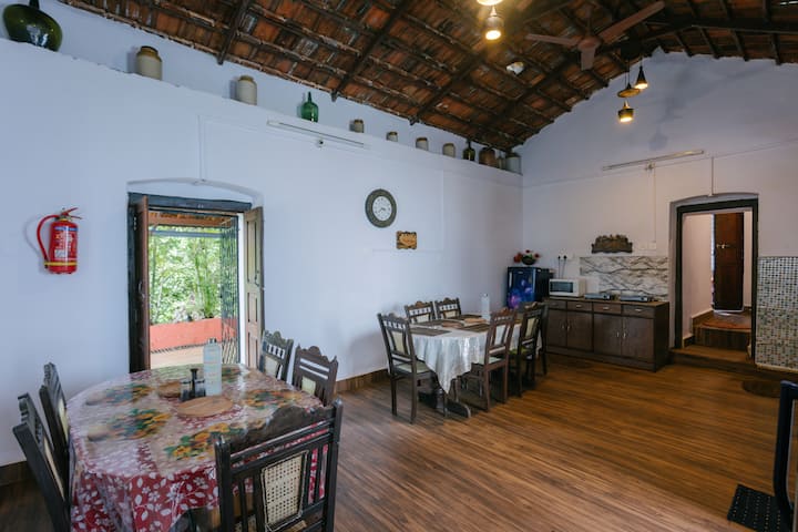 Dining area image 2