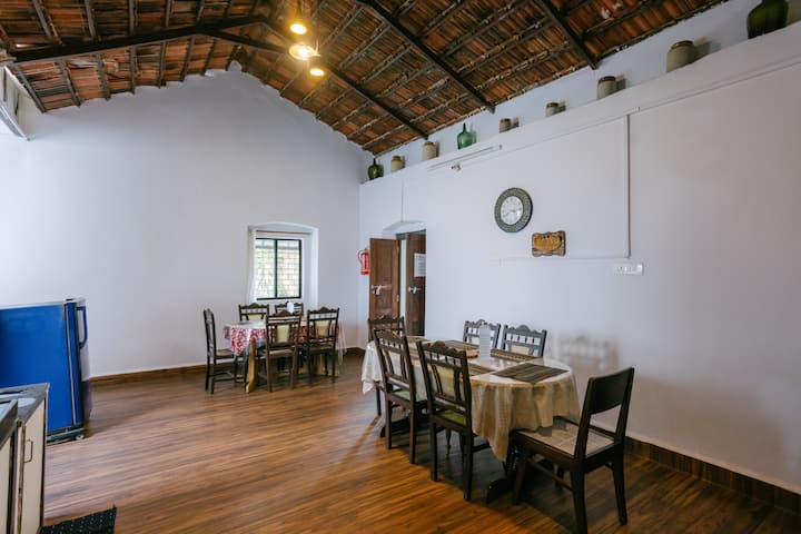 Dining area image 1