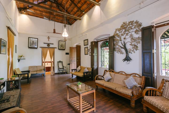 Living room image 4