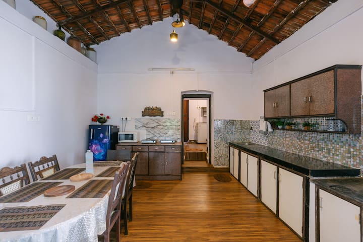 Full kitchen image 1