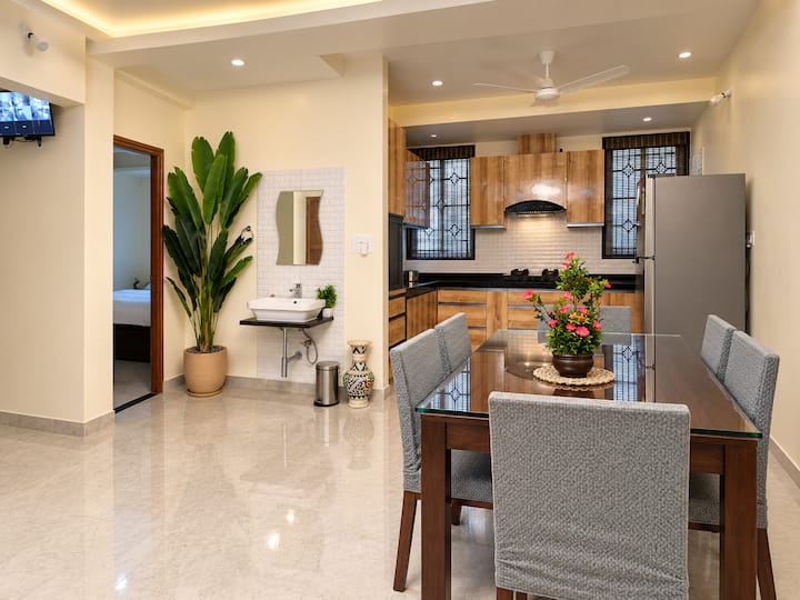 Dining area image 1