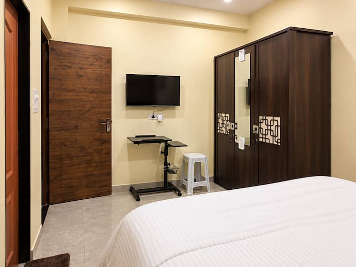 Bedroom 1 image 2
