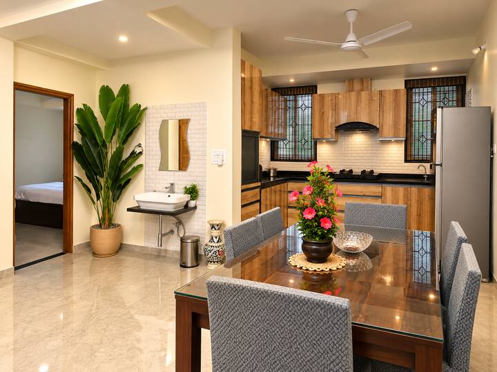 Dining area image 2