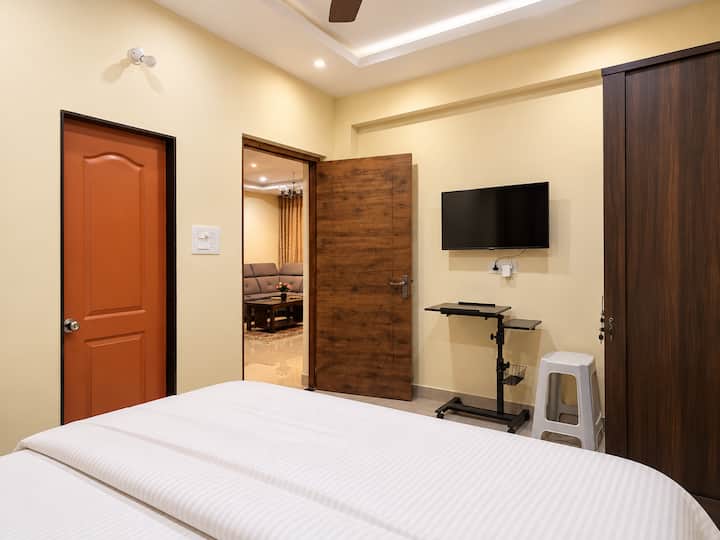 Bedroom 1 image 3