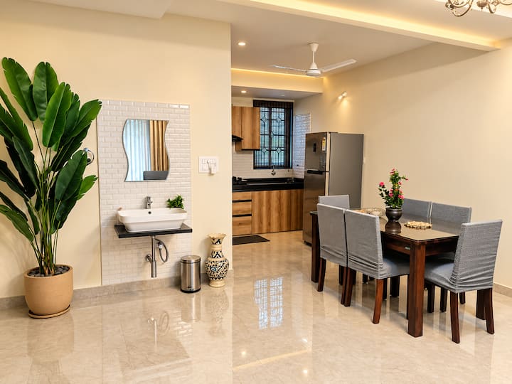 Dining area image 3
