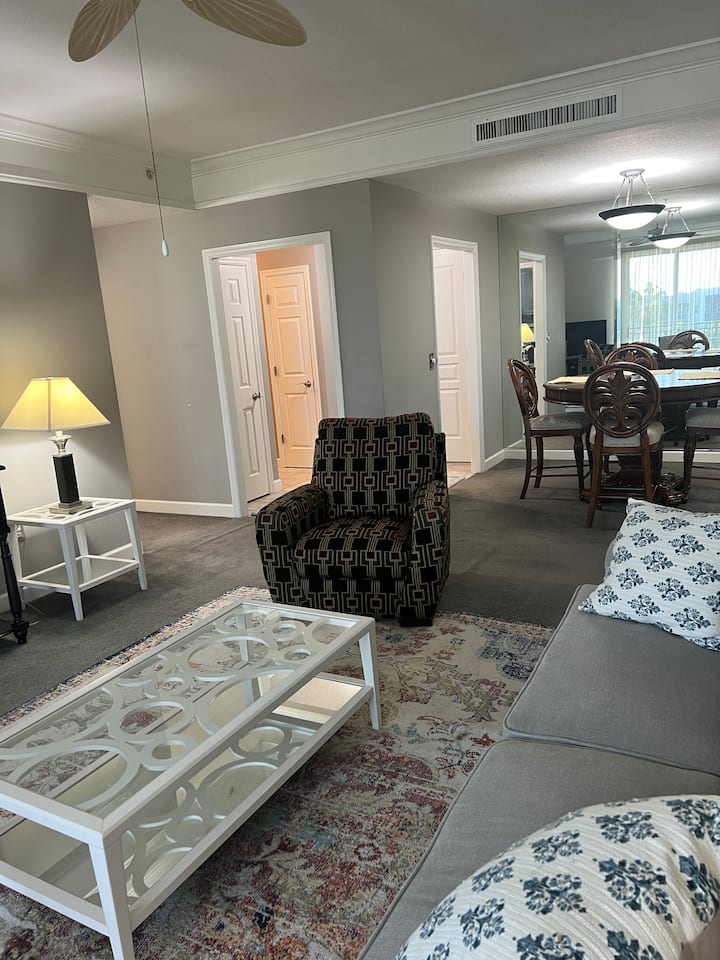 Beautifully Furnished 2b/2b With In-house Laundry - Sarasota