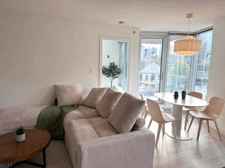 3br2 Baths Downtown Stay | Free Parking - Vancouver