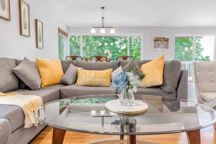 Bright 3br/2ba Upper Unit | Close To Seatac - 塔克維拉