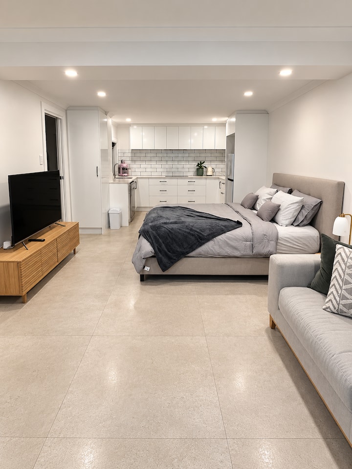 New Haven Studio | Private, Beach & Train Nearby - Adelaide