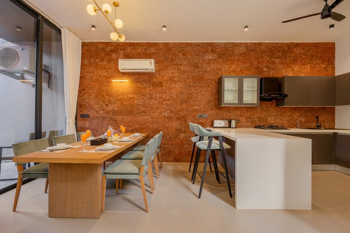 Dining area image 2