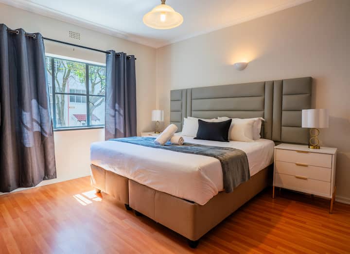 Stylish 2br In Central Sandton Opposite Mandela Sq - Johannesburg