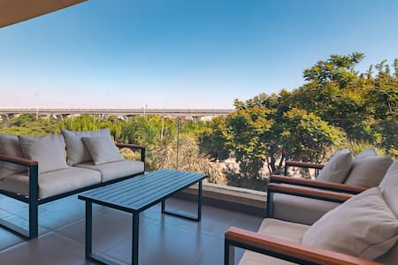 The Cozy Stay, 2BR Lakeview residence. — 3