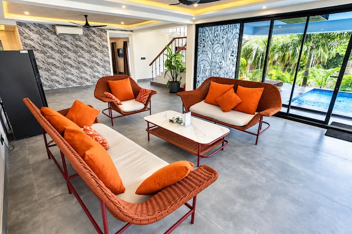 Living room image 7