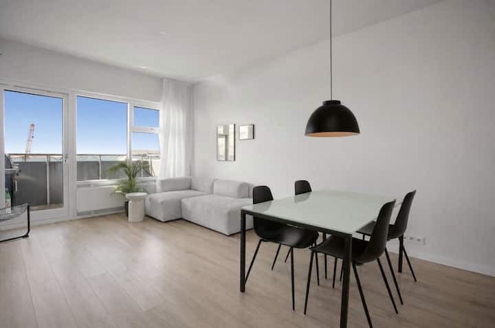 Bright Harbour-view Apartment In Kópavogur - Iceland