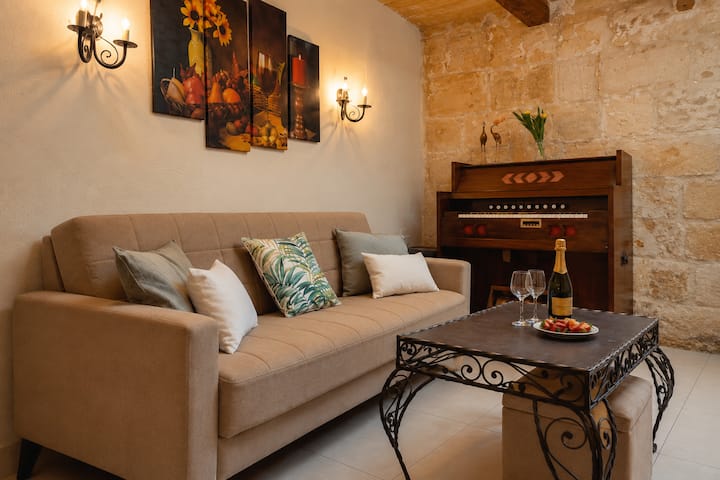 Historic 2br Stay In Valletta | Sleeps 4 - Valletta