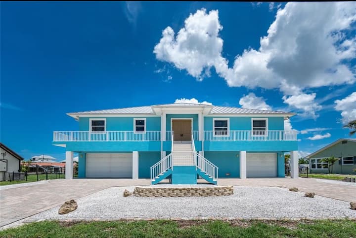 Pool + Dock + 3 Bedrooms + No Bridge Gulf Access - Englewood