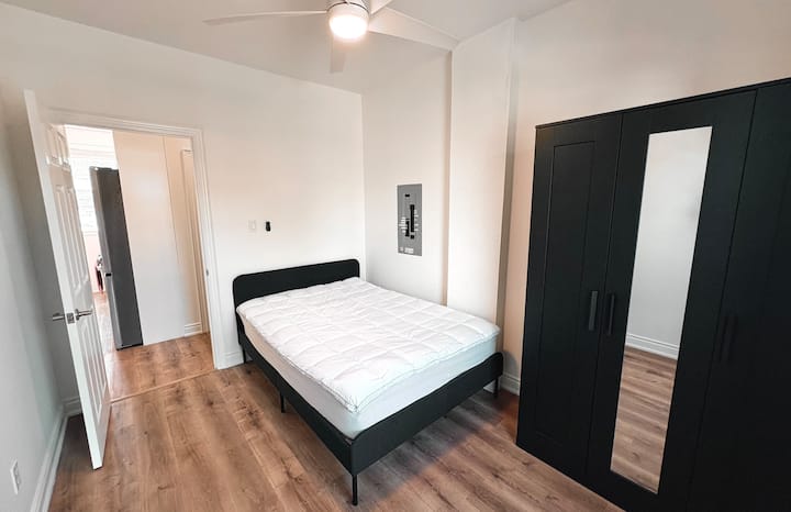 Private Apartment: 1-bedroom + Living Room/den - カナダ ハミルトン
