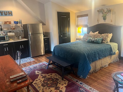 Top performing Airbnb: Private carriage house in the heart of Charlotte in Elizabeth
