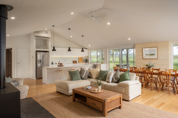 Moorooduc Country Retreat With 5br Lush Farm Views - Mornington