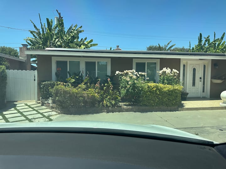 Spacious Family Retreat Sleeps 8 Prime Location - Fullerton, CA