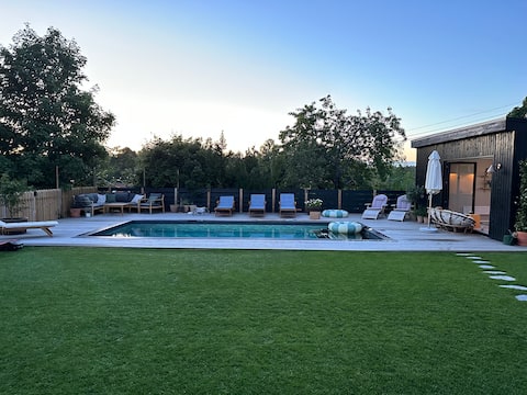 Top performing Airbnb: Design villa with pool and fireplaces in Huddinge