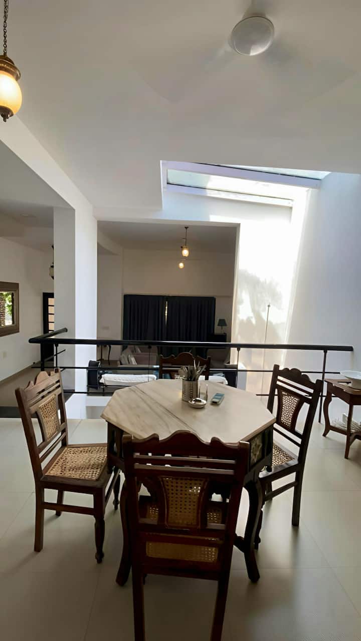 Dining area image 1