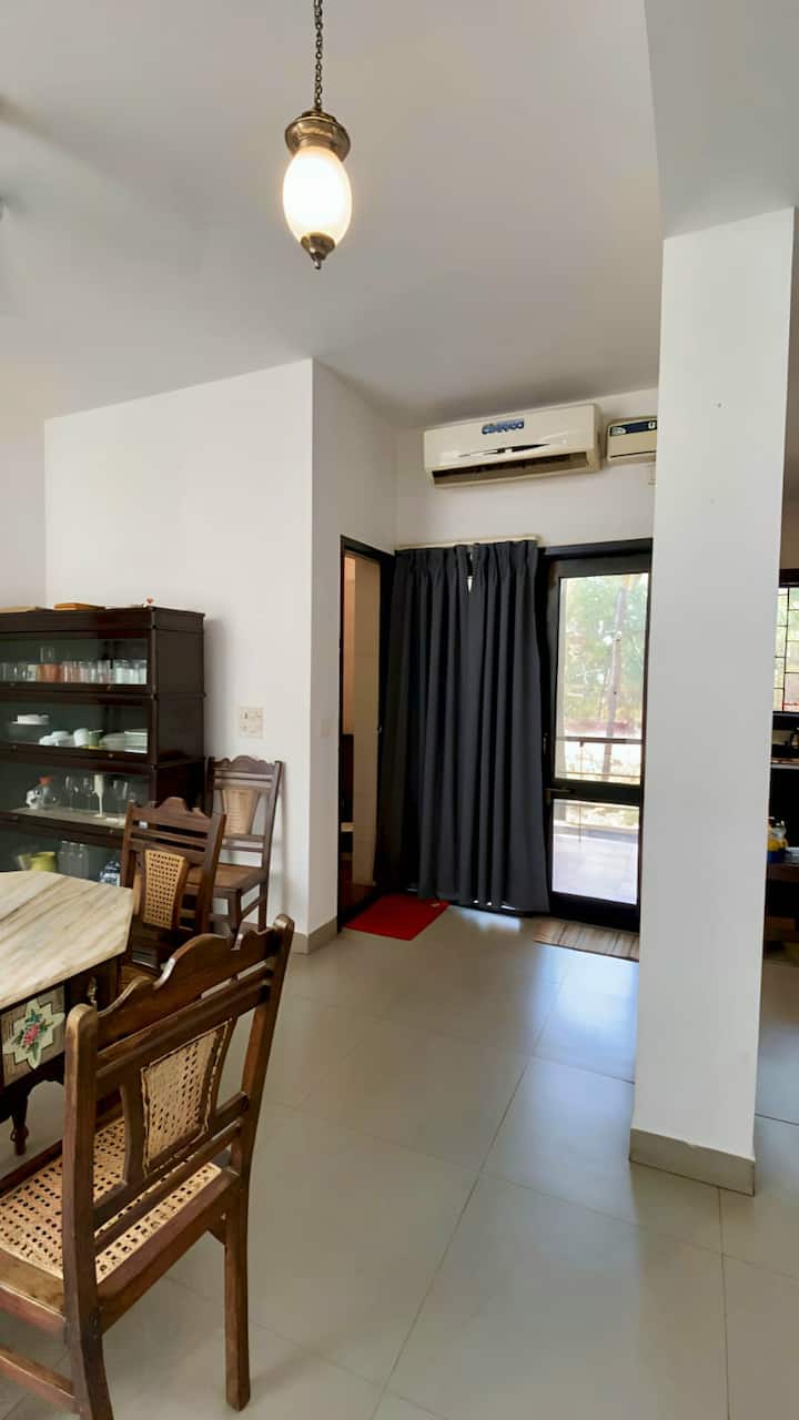 Dining area image 2