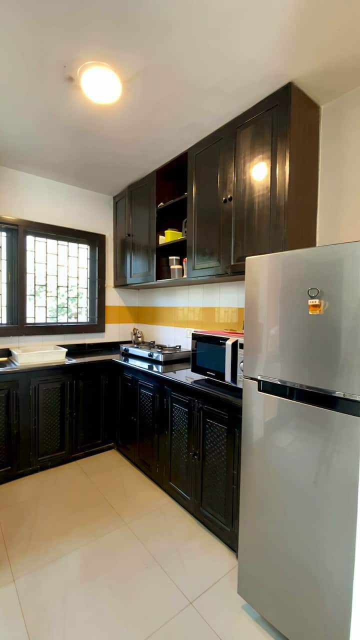 Full kitchen image 1