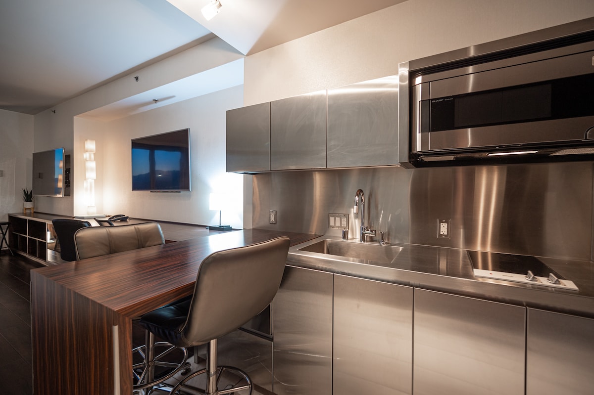 WL34* Studio Suite/Mountain View w/Open Balcony
