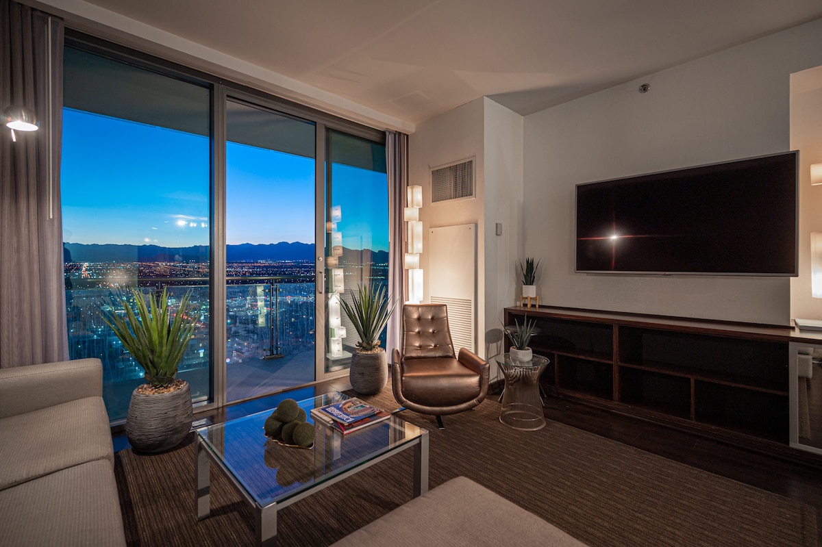 WL34* Studio Suite/Mountain View w/Open Balcony