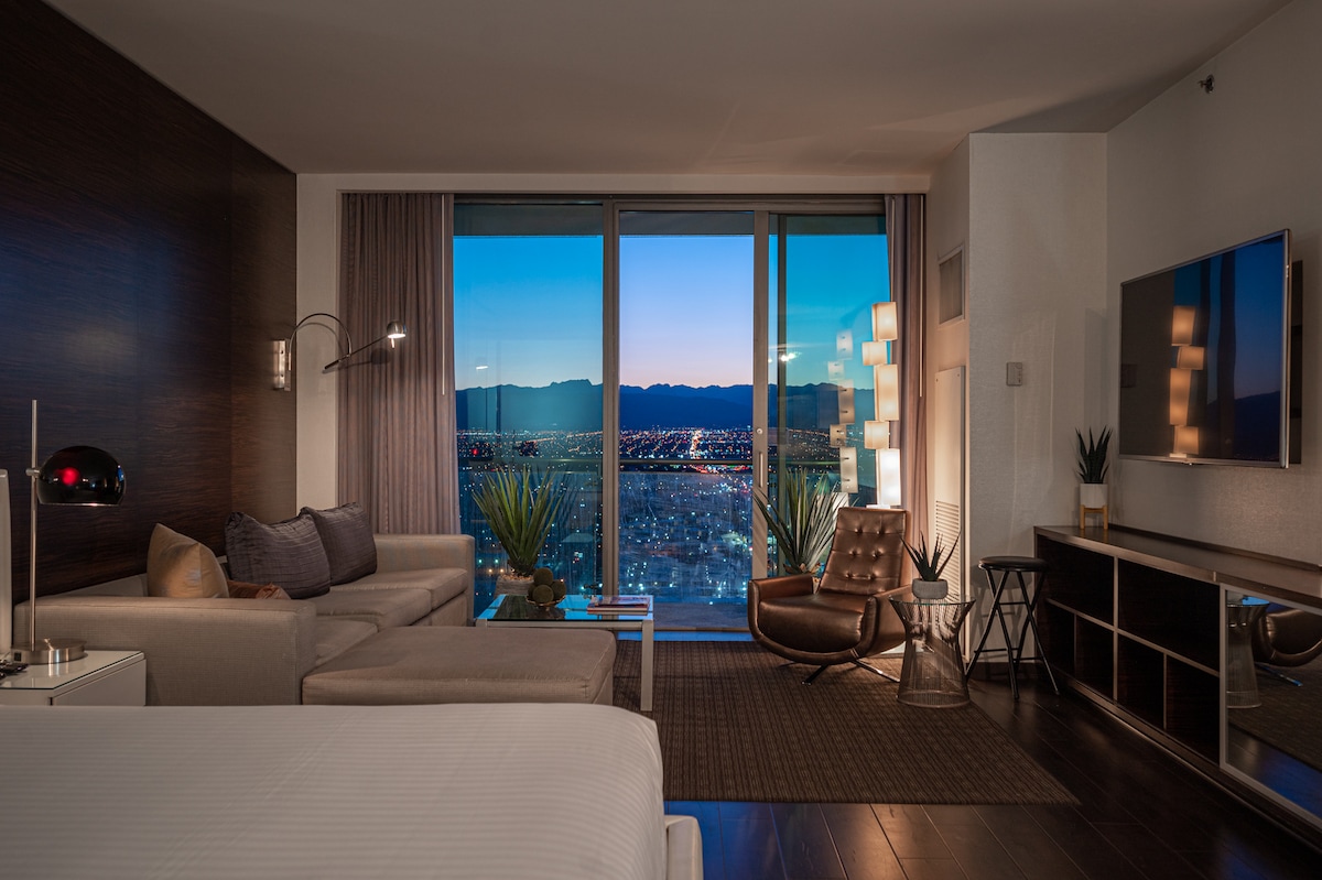 WL34* Studio Suite/Mountain View w/Open Balcony