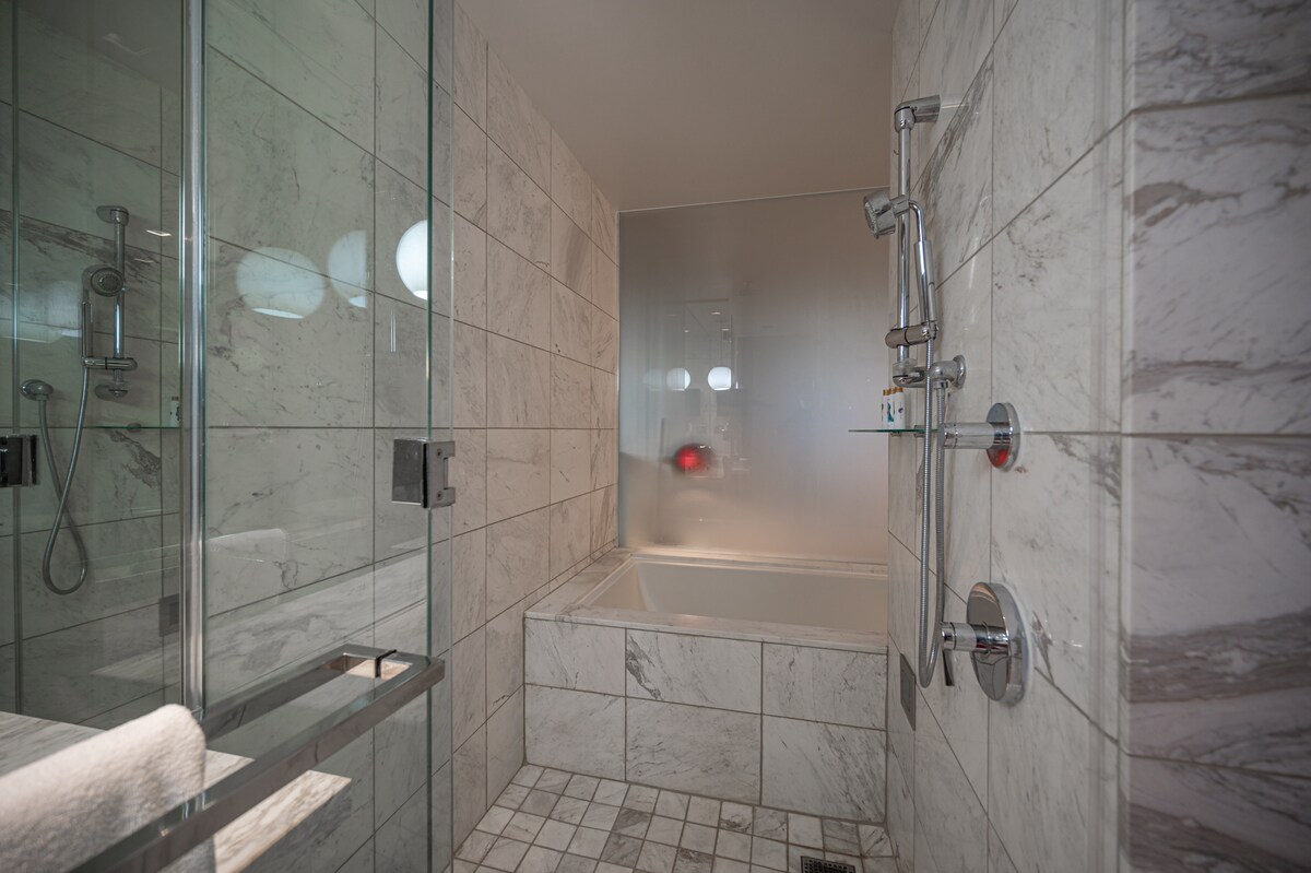 WL34* Studio Suite/Mountain View w/Open Balcony