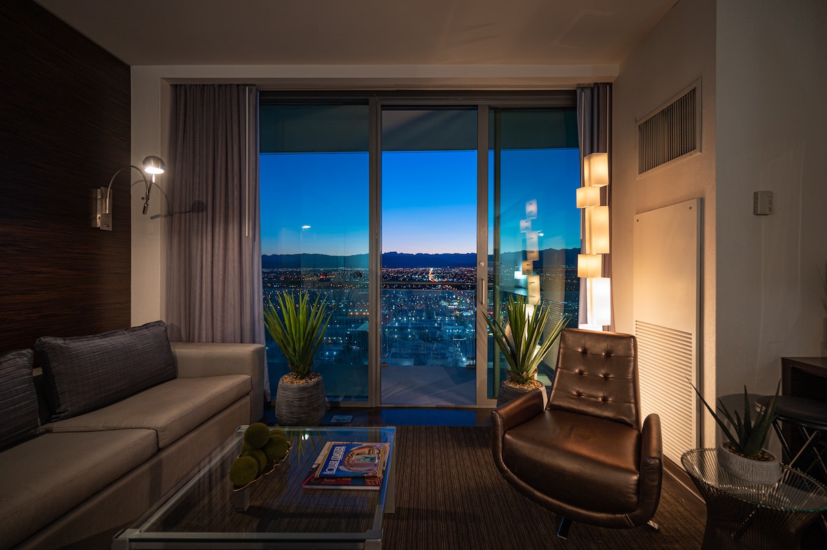 WL34* Studio Suite/Mountain View w/Open Balcony