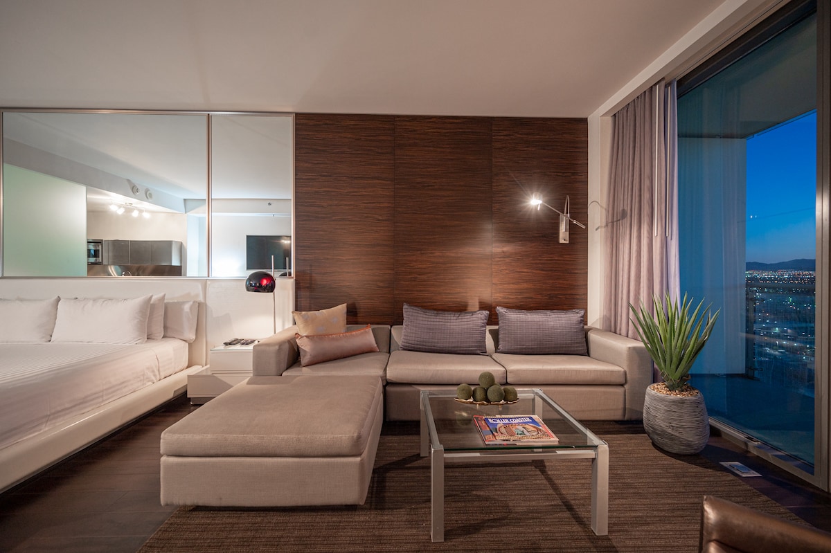 WL34* Studio Suite/Mountain View w/Open Balcony
