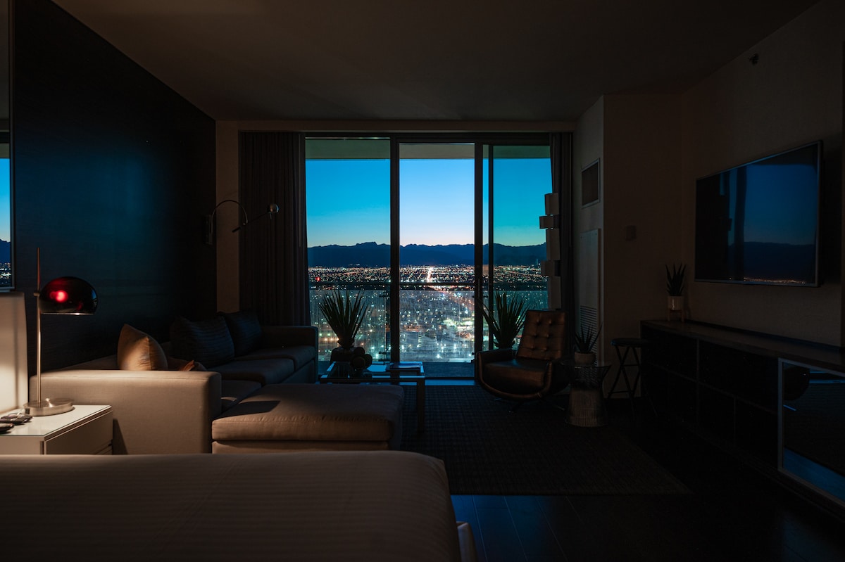 WL34* Studio Suite/Mountain View w/Open Balcony