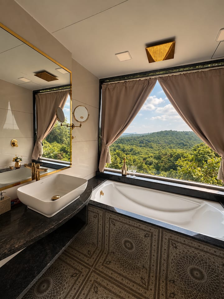 Full bathroom 2 image 1