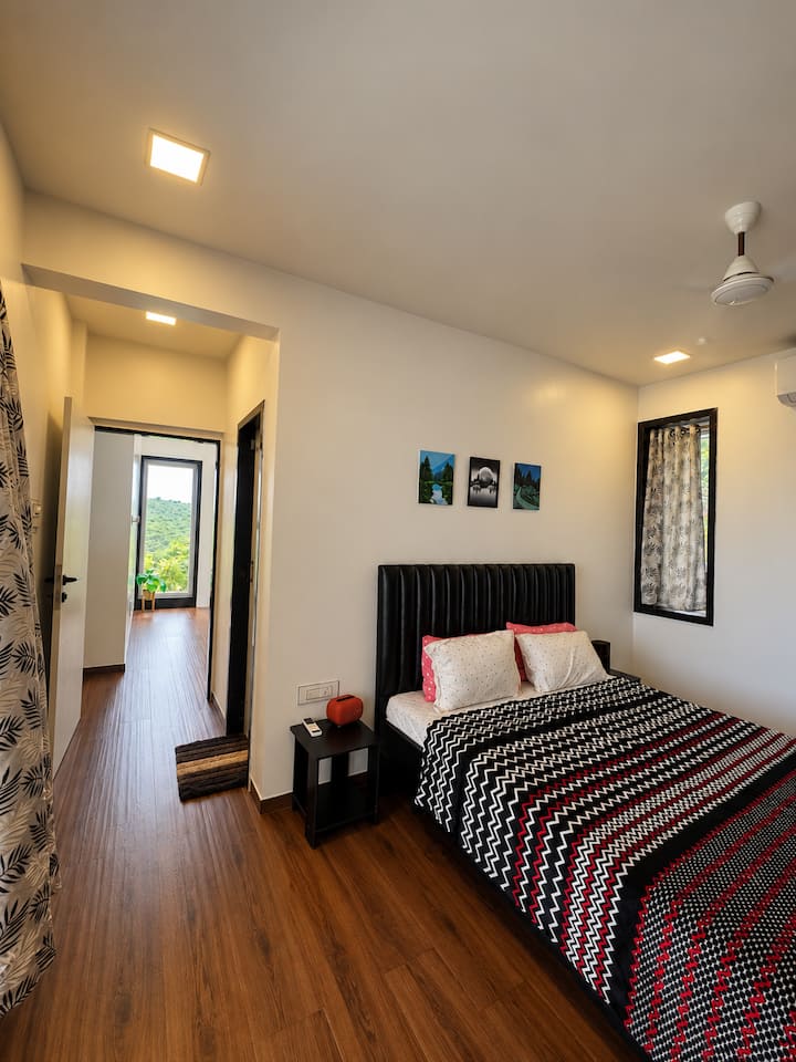 Bedroom 1 image 2