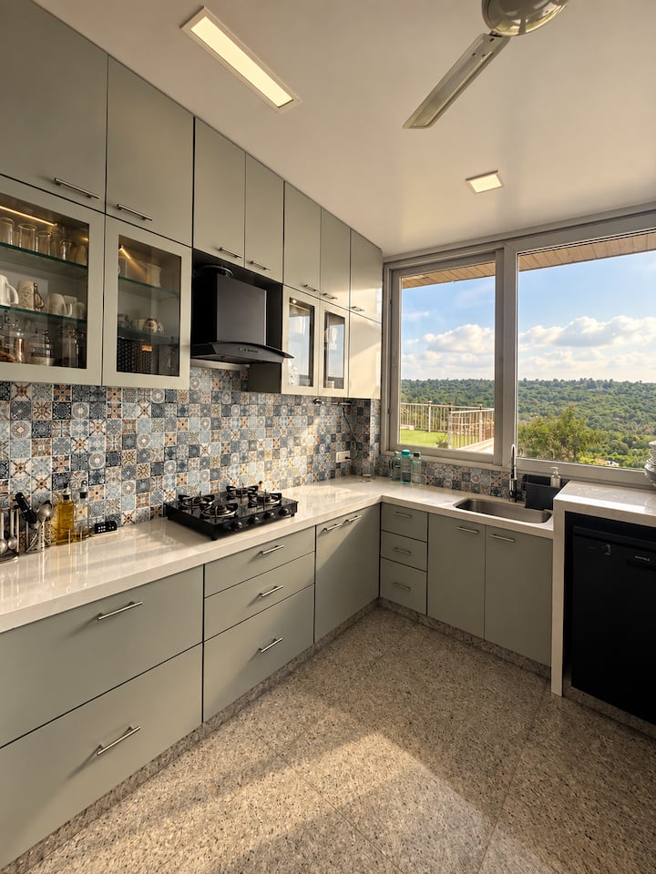 Full kitchen image 1
