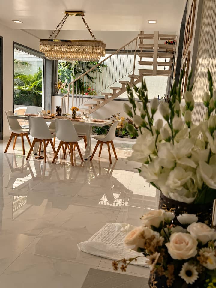 Dining area image 1