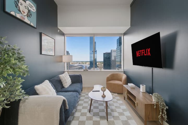 Skyline Sanctuary | King Bed | Rogers | Gym+ug Pk - Edmonton